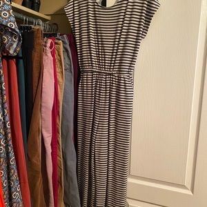 EUC Old Navy romper navy and cream size L